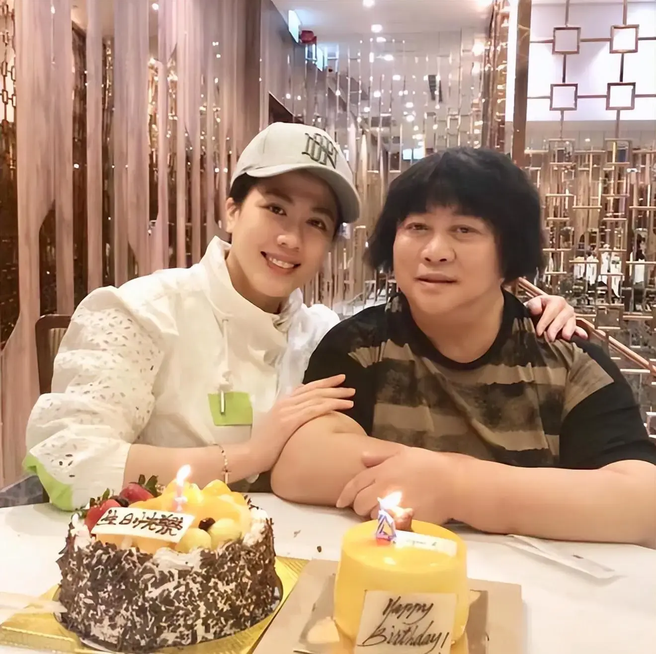 47岁香港女星承认秘密生女，首谈女儿生父身份，原来是黄子华司机