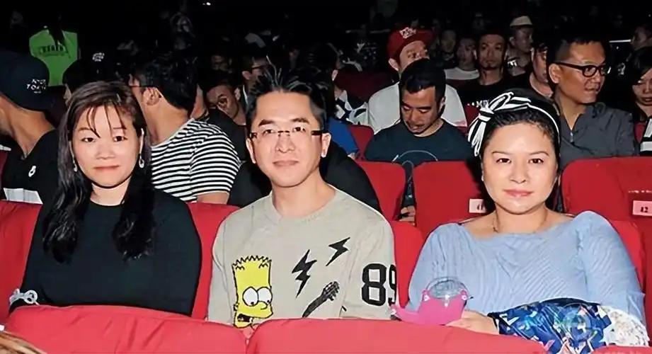 穷时只剩1个亿，三位女友每人50万，每周轮流陪2天，剩一天休息