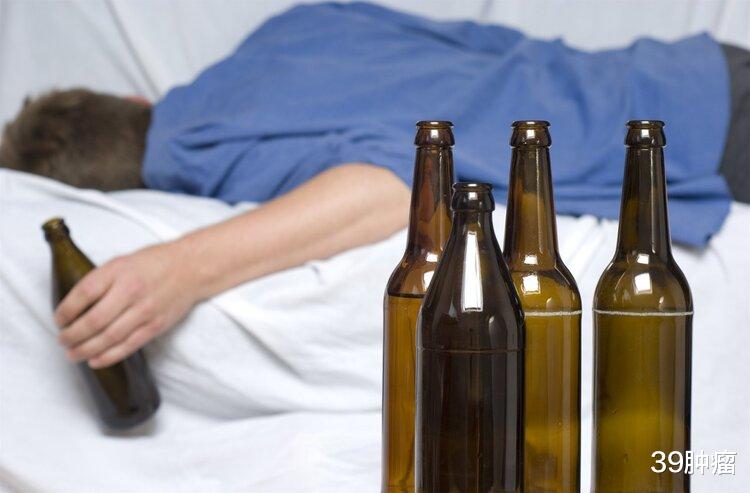 女子从确诊到去世仅一年，劝告：出现4种不适，可能是脑瘤作祟