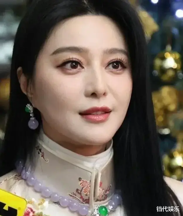 被封杀6年后,范冰冰跟香港富商牵手共舞,衣服保守、满身珠宝越来越贵气