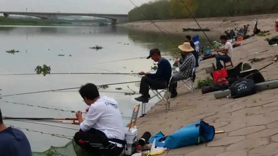 在人挨人的地方野钓，采取什么样的策略，才能比别人钓得多
