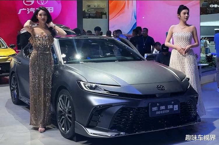2025款丰田凯美瑞即将上市，配色配置新升级，搭载2.0L电混系统
