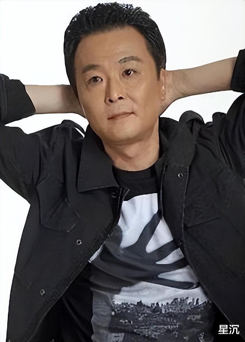 他是一个不红的老戏骨,现在59岁,演技越来越好,看完气得牙根疼