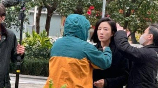 前TVB女星外出拍剧被嘲憔悴，不介意老公拍亲密戏，留言一定会看
