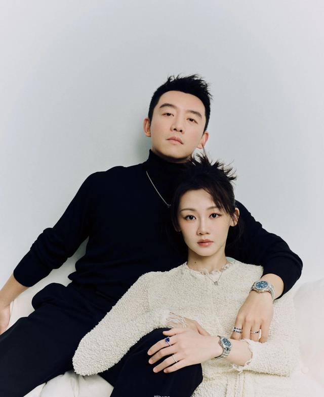 郑恺苗苗情人节大片来袭,郑恺头戴假发环抱苗苗有种颓废的爱