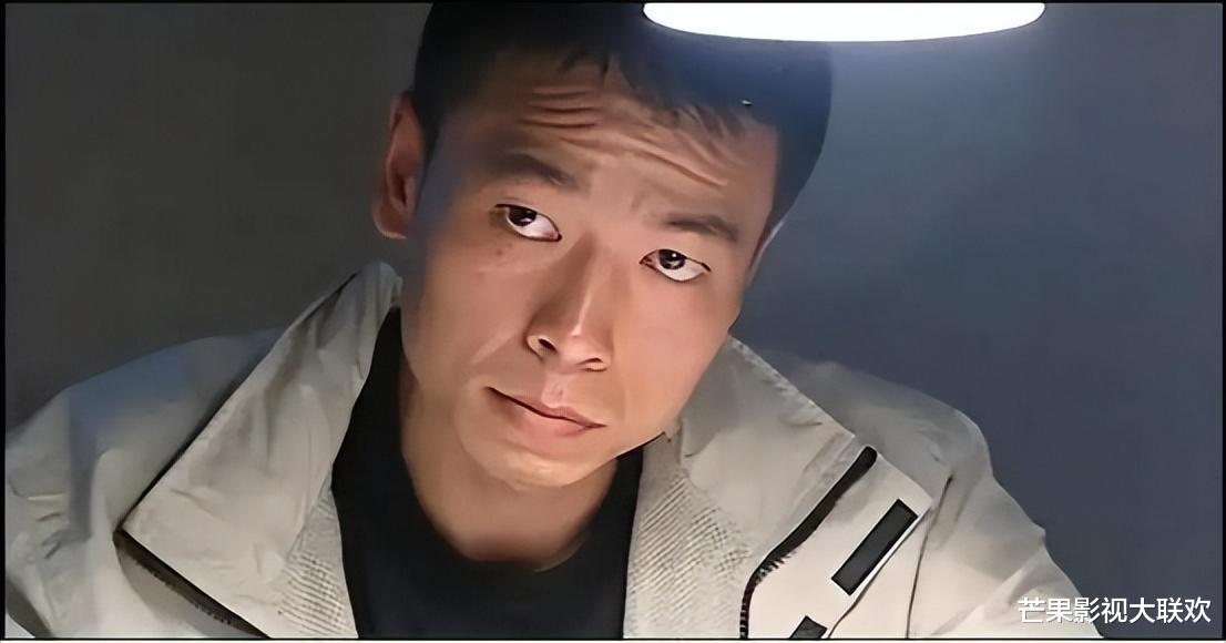 王挺：为父母离异落泪，帮爸爸还掉千万巨债后，40岁才与家人和解