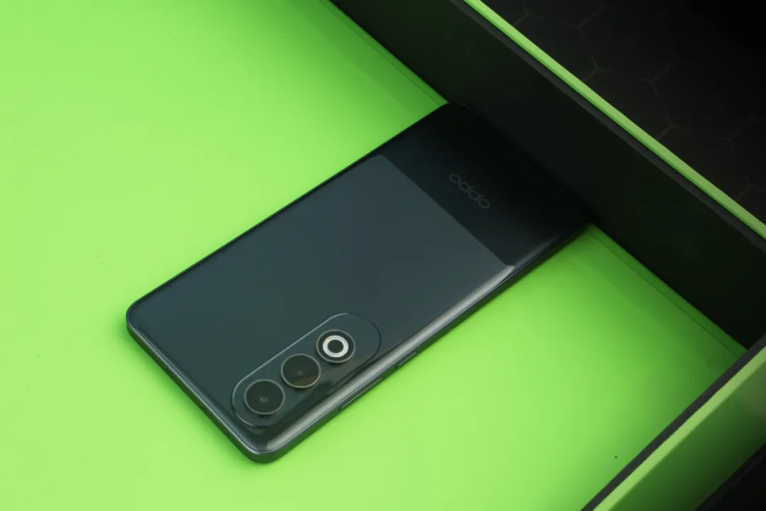 金刚之躯与超级续航再添佳作｜OPPO K12 Plus再造“国民手机”