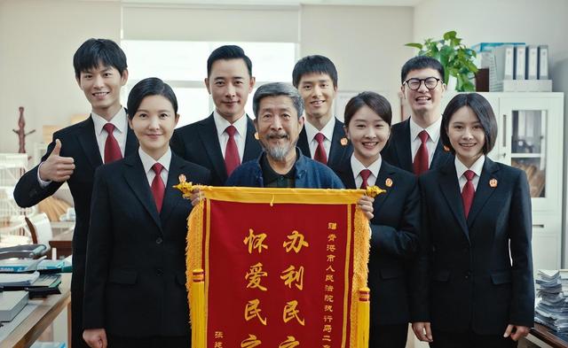 片约不断，却演啥毁啥，《执行法官》的两个戏混子该醒醒了