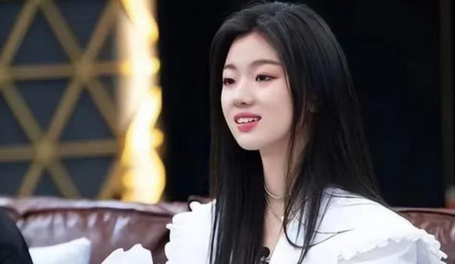 事实证明,应验了李健4年前预言的单依纯,已经走上了另一条大道