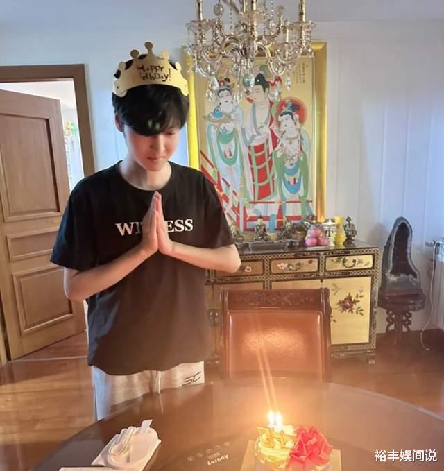 吴佳尼为儿子庆祝17岁生日！爸爸马景涛送电脑，留言暴露双层关系
