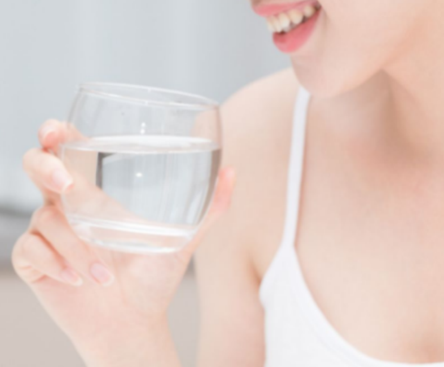 天天喝电热水壶烧的水，损伤神经还致癌？这3种水，才真的要少喝