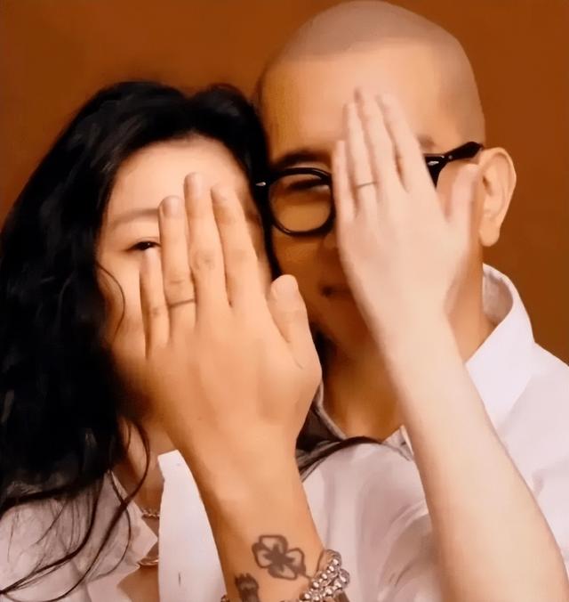 大S: 同是纹戒指,凭什么我被骂!她却被夸!希望大家给起码的尊重