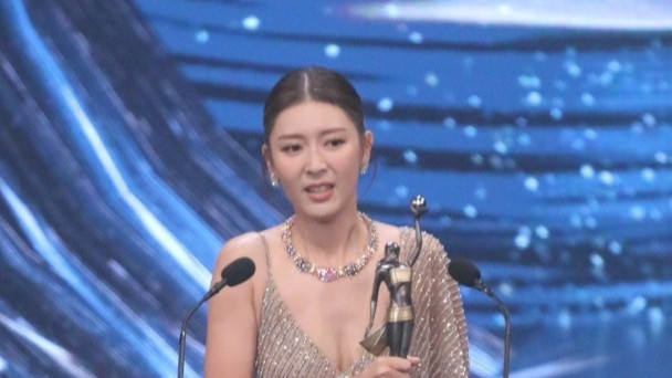 90后香港女星首度封金像影后，曾与陈家乐分手被围攻，直言考虑过退圈