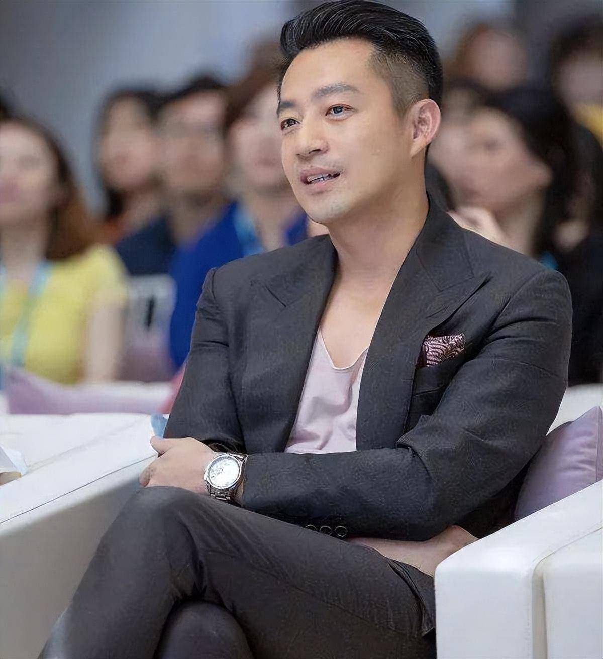 汪小菲给保姆安排头等舱！别说人家作秀虚伪，这种事要论迹不论心