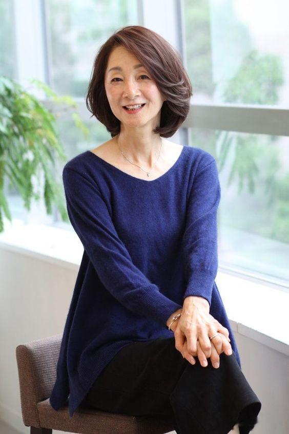 中老年女性别再烫小卷了，这些发型才是最好的选择，不老气显气质