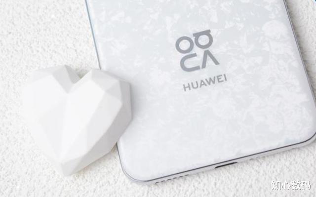 华为宣布清仓了,麒麟8000+卫星通信,256GB降到2049元