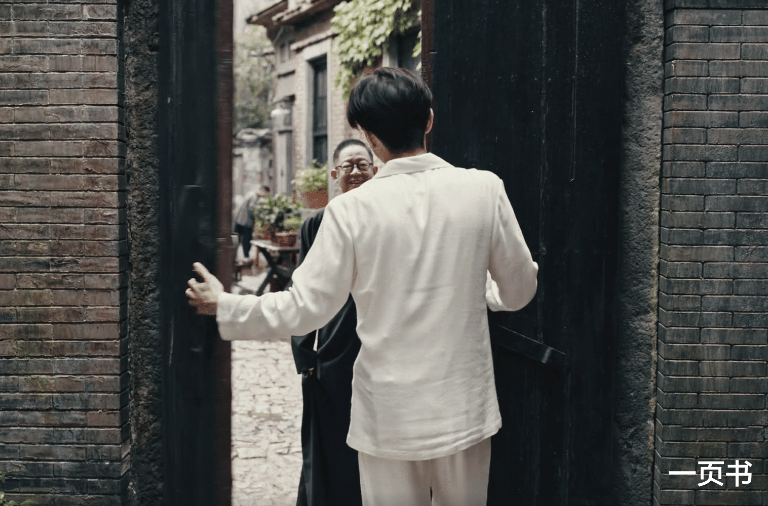 《暗夜与黎明》大结局：郑兰亭炸林少白家？才明白，大太太是卧底