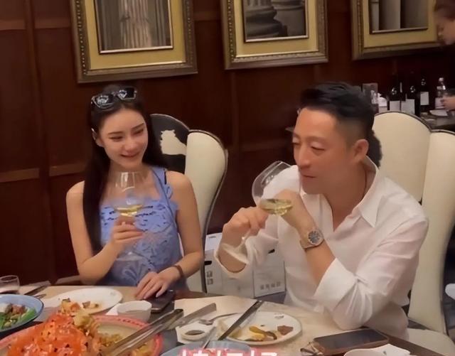 汪小菲情绪失控！和筱梅聚餐后吵架、独自离开，大S离婚原因找到