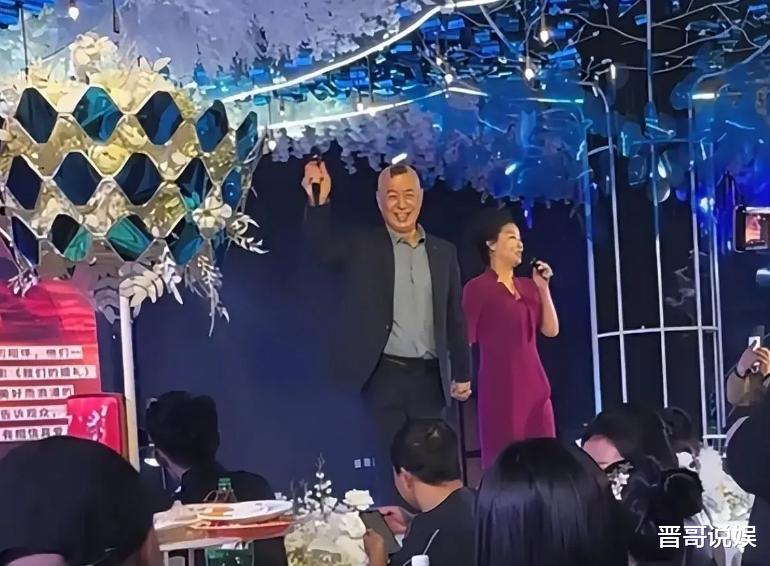 祝贺!66岁乡村爱情“老严头”唐军大婚,称呼妻子老宝贝,原配去世仅1年多