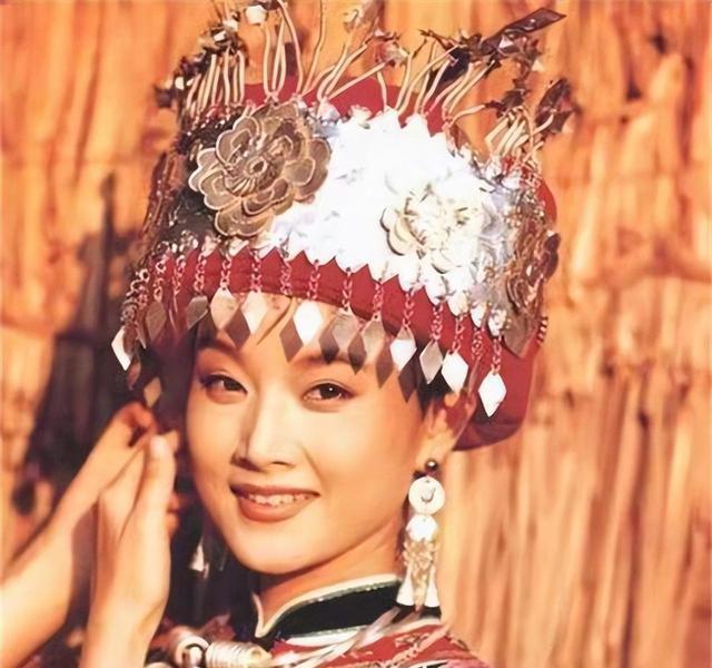 58岁宋祖英近况罕见曝光:住北京豪宅,穿香奈儿,身材丰腴不显老