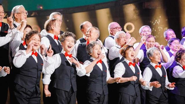 张艺谋怒斥云朵改编《东方红》:这首歌不是你想改就能改的!