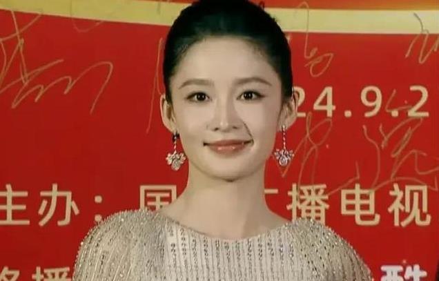 何冰说对了,不演戏就“消失”的李沁,已经走上了另一条人生大道