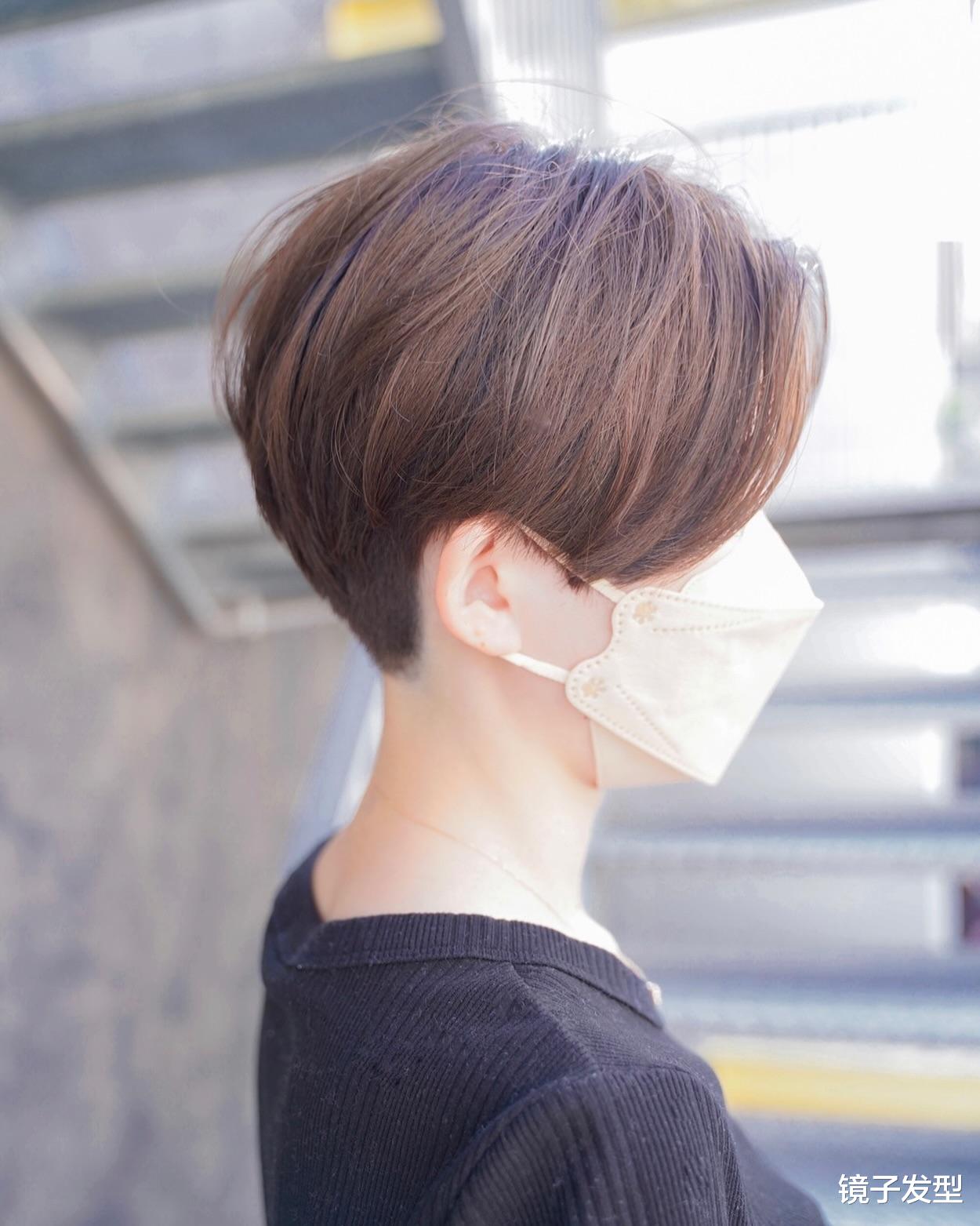 两侧掏空搭配推后脖短发：个性时尚的发型新选择