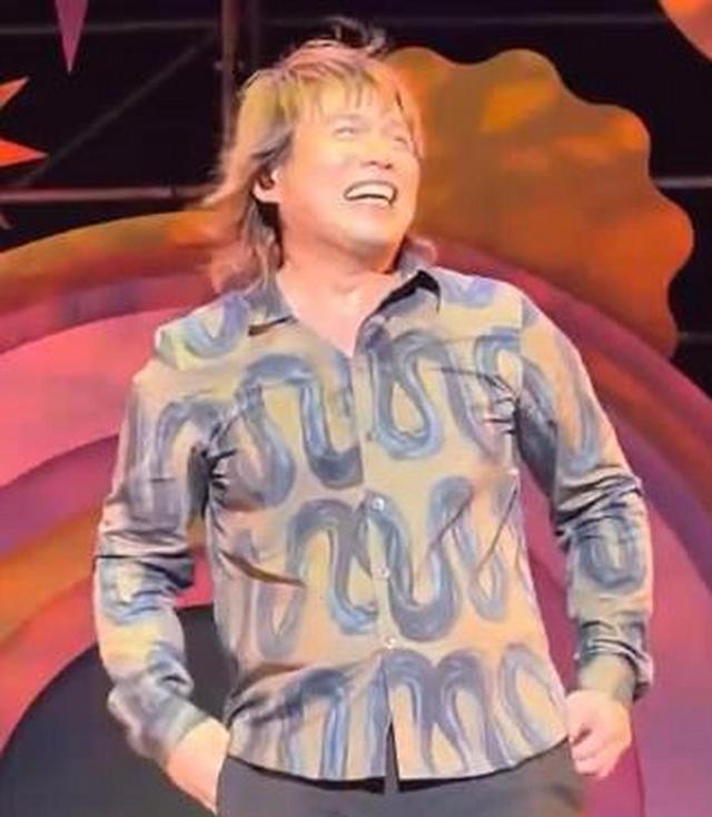 伍佰有多敢说?一句话让华晨宇沦为了笑柄,被骂上热搜却毫不在乎