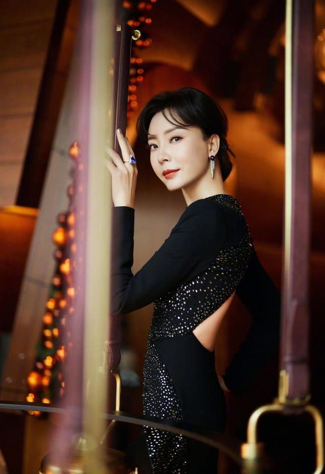 演员陈数,最美照片15张,你最喜欢哪张?