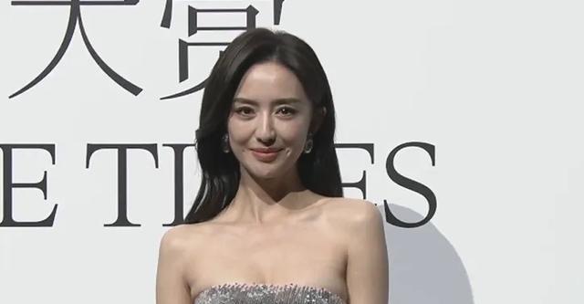 阿那亚这一夜:杨幂秀事业线,佟丽娅独有韵味,姚晨总裁范成亮点