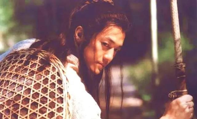 李亚鹏搞情怀卖白酒,单瓶最贵1298元,知情人透露内幕消息