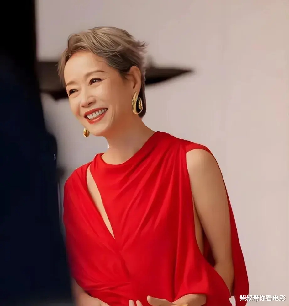 61岁叶童,被丈夫多次背叛,却不离婚,如今活出世人羡慕的样子