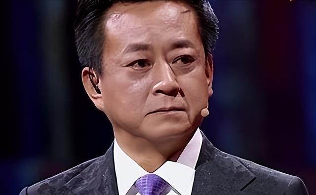 从央视一哥到停职四年,重返央视后坐冷板凳,朱军做错了什么