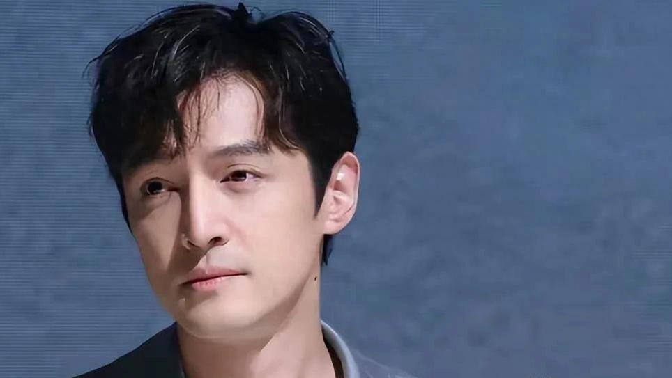 著名演员胡歌在微博上发文称自己患有早F晚E现象。