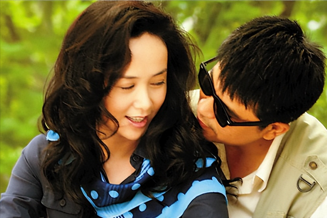 伸舌头、吵架吻、面条吻，这些“中老年”演员拍吻戏，个个辣眼睛