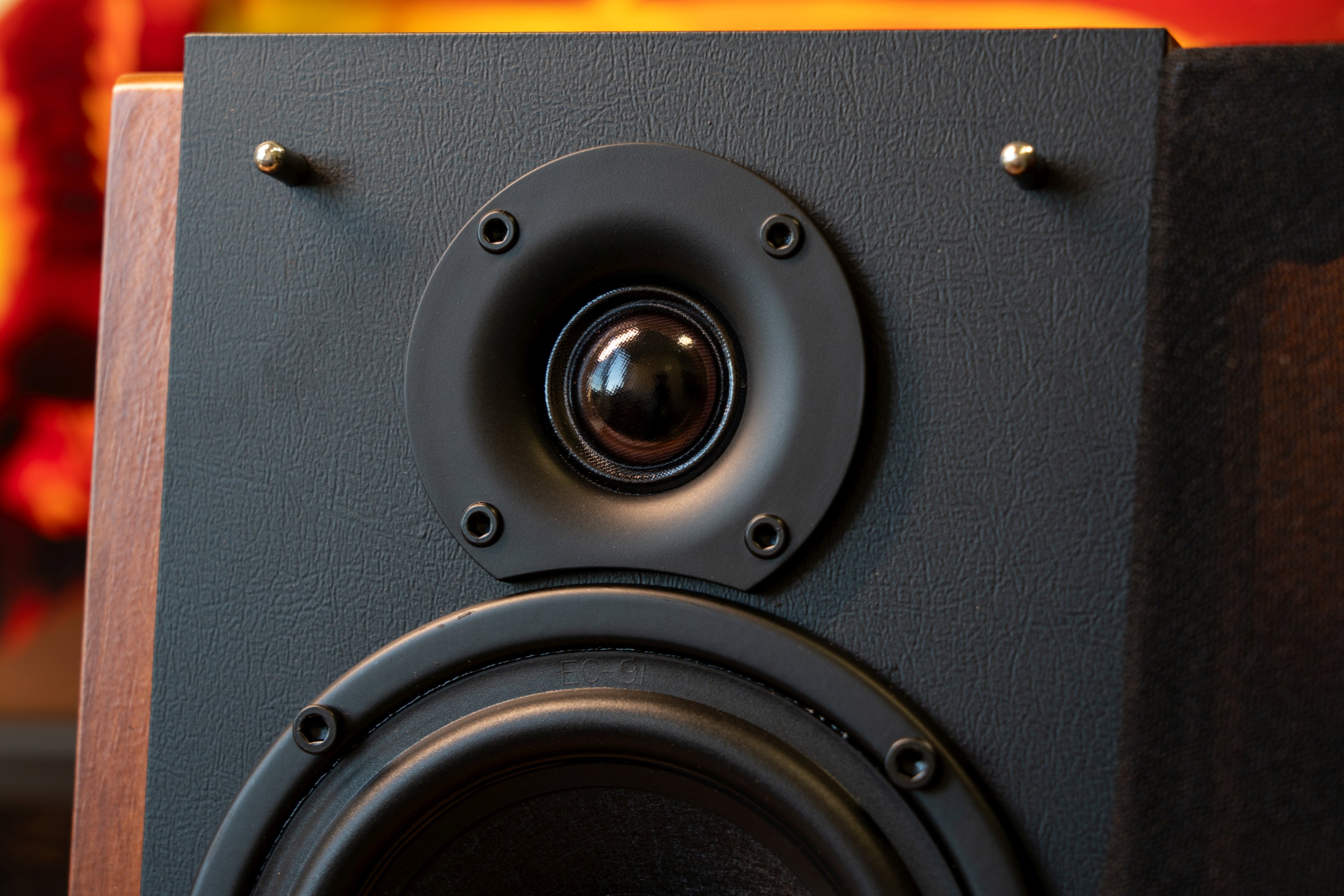 比MR4还厉害?500内的桌面音箱王者!漫步者R1700BT+自购评测