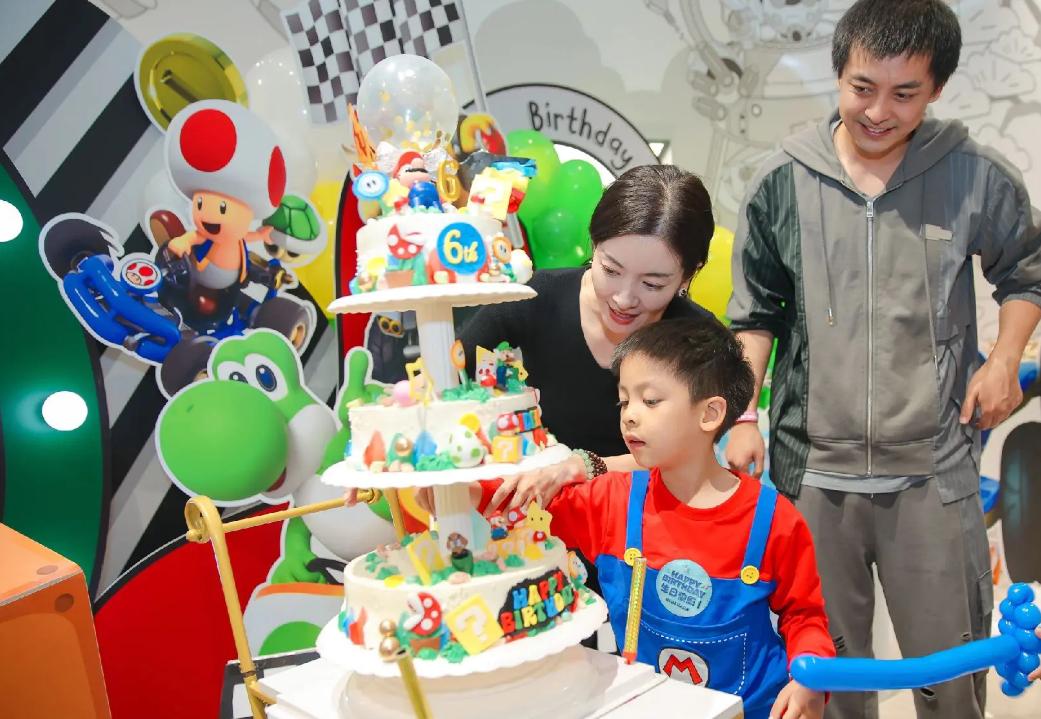 李晟李佳航给儿子庆生，6岁儿子五官端正越长越帅，全名首次曝光