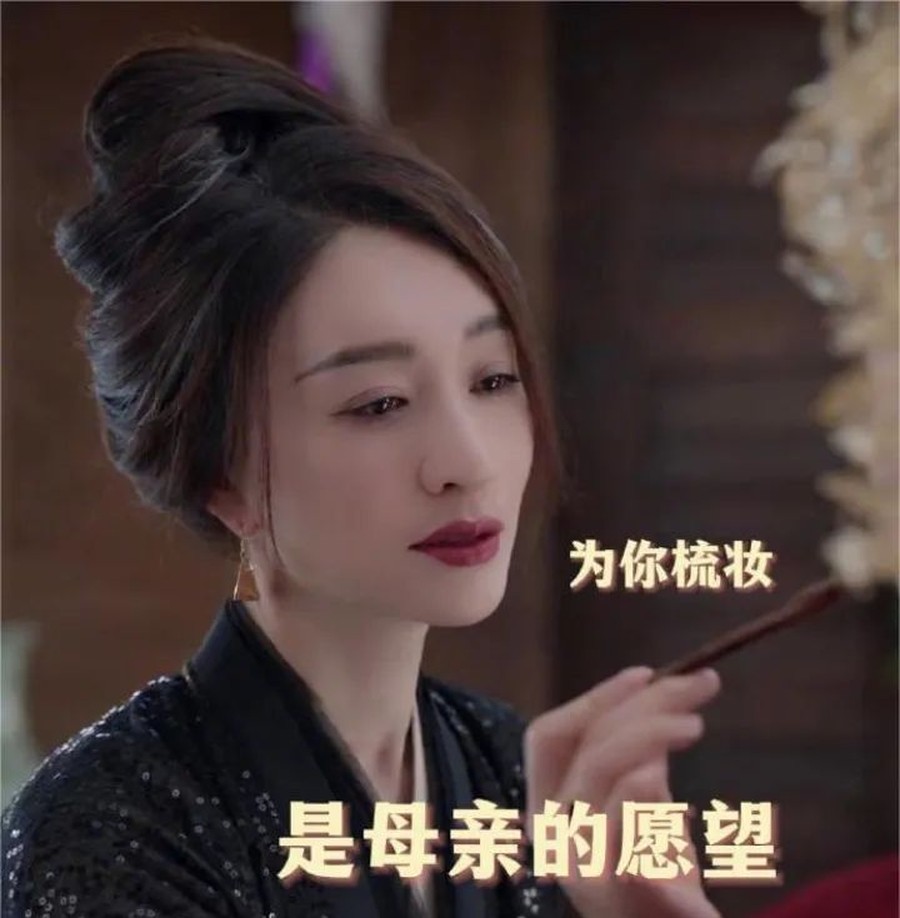 49岁李小冉:美貌杀伤力堪比核弹,这张脸凭啥价值5个亿?