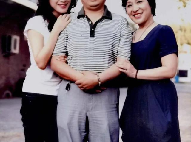 娶了赵本山徒弟,凭借《庆余年》大火,演员于洋成了绝世好男人