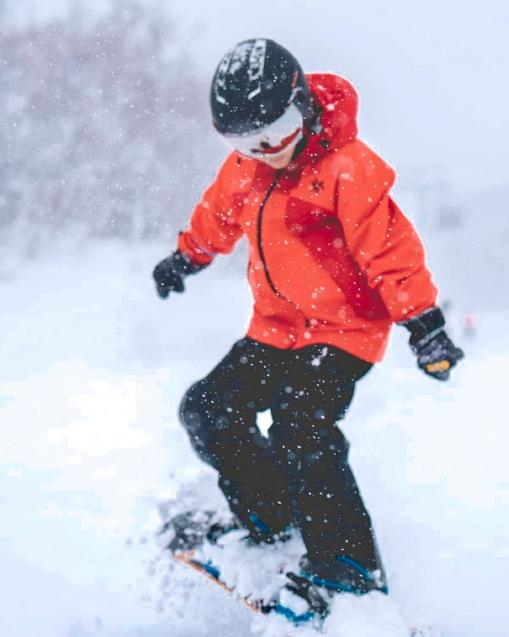 54岁刘若英素颜示人逛菜市场，工作半夜一早陪娃，坦言职业妇女累到想骂人