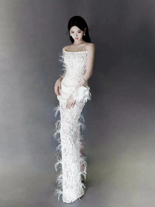 杨超越新娘装,又纯又欲,好像白色美人鱼,谁都想娶的完美女孩!