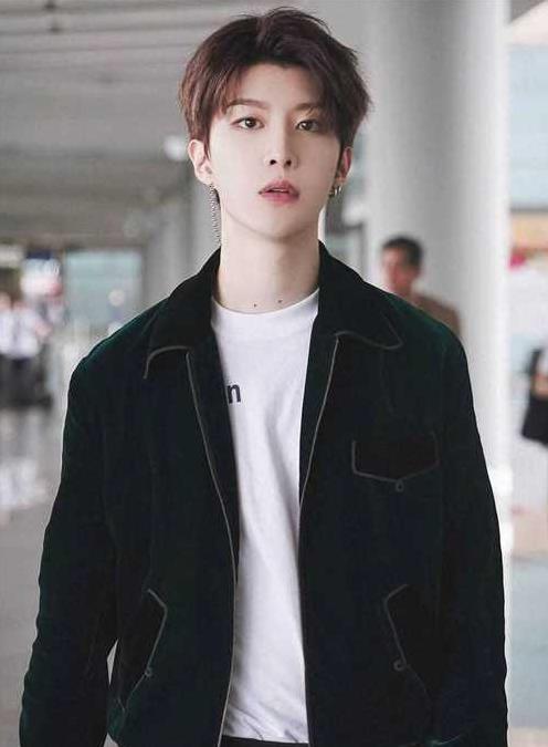 明明自己半瓶水,还敢来金鸡奖当评委,难怪评论区沦陷全是质疑