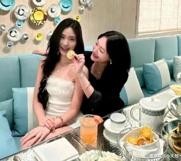 小S大女儿疑似回应:晒旅游照心情不受影响,做夸张动作力挺妹妹