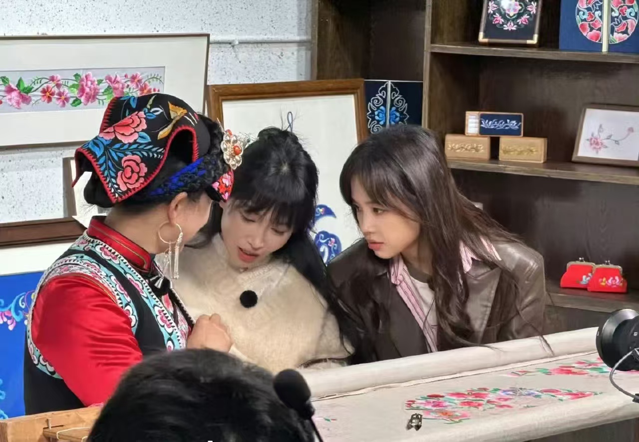 34岁李子柒和34岁王冰冰站在一起，什么是相由心生，我彻底明白了