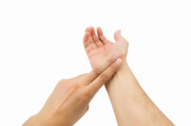 女人常揉腹部,美容又保健,2个按摩要领要掌握