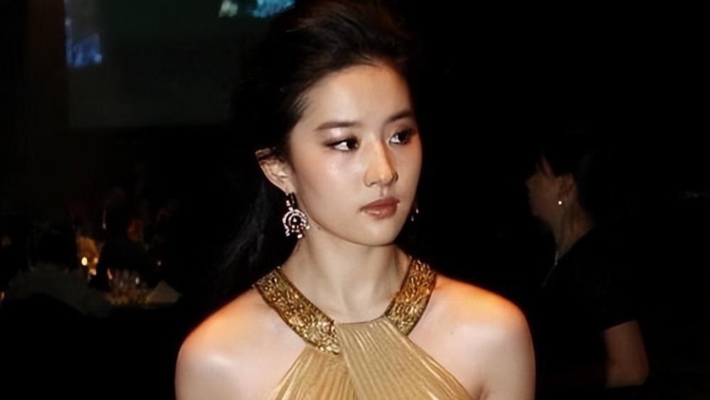 刘亦菲生图真是“肥而不腻”，当镜头拉近放大后，是钢铁直男的菜