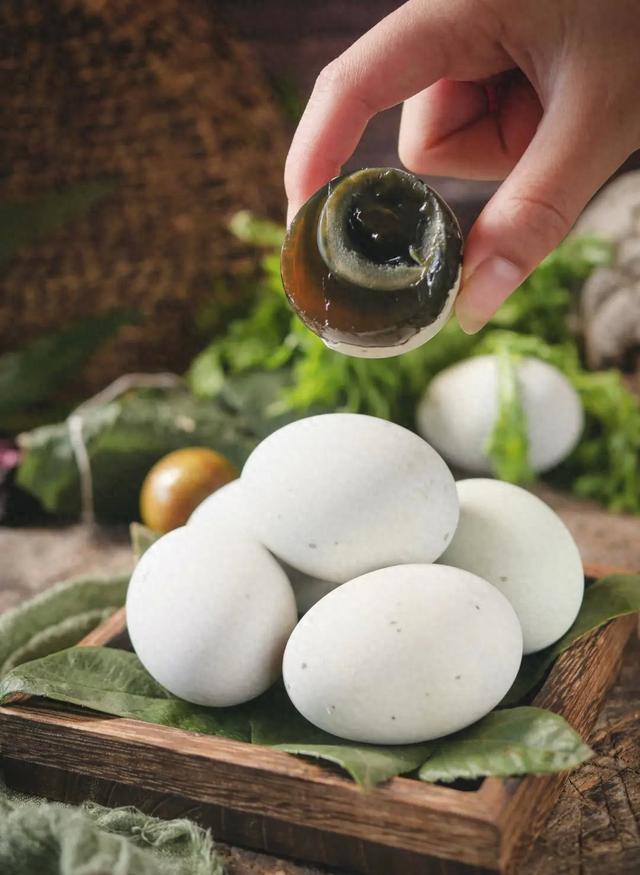 买皮蛋，挑“黄色”还是“黑色”？看完才知道，原来以前都买错了