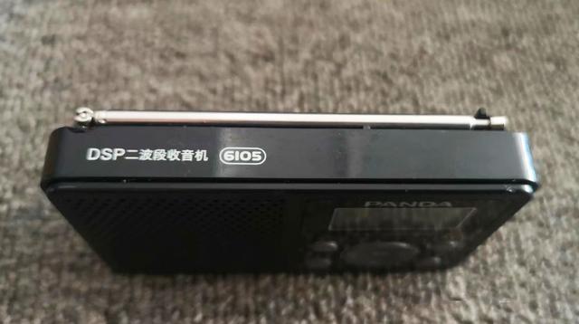 两节干电池续航超一周，这款国产熊猫收音机，信号灵敏方便实用