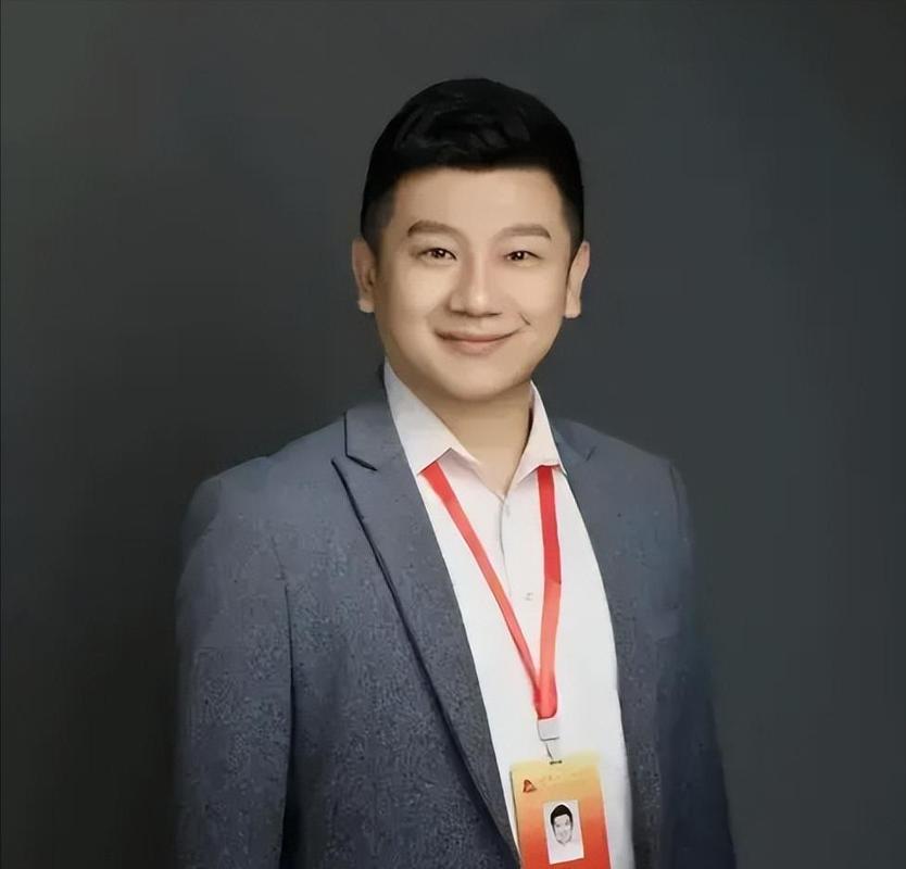 李寅飞杠上郭德纲观点:我从没把观众当衣食父母,买票也不行