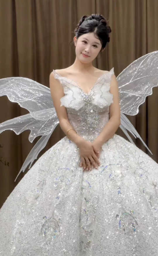 恭喜!40岁演员李嘉明官宣结婚,结婚照曝光,女方小18岁长得漂亮